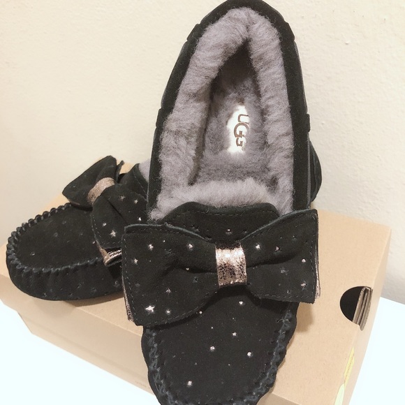 New in the box UGG shoes size: US 5 - Picture 1 of 6